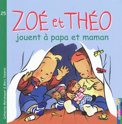Zoé et Théo jouent à papa et maman - 