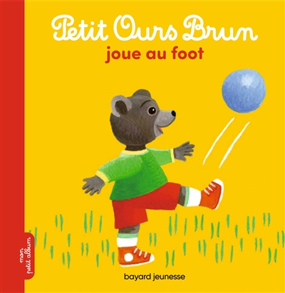 Petit Ours Brun joue au foot - 